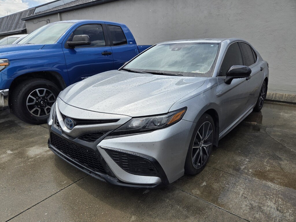 Used 2021 Toyota Camry Hybrid SE Sedan