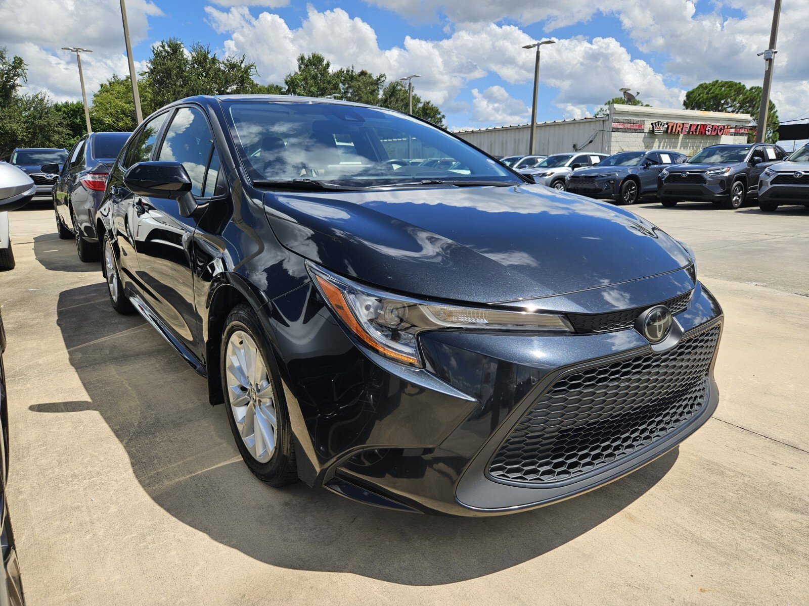 2022 Toyota Corolla LE photo 3