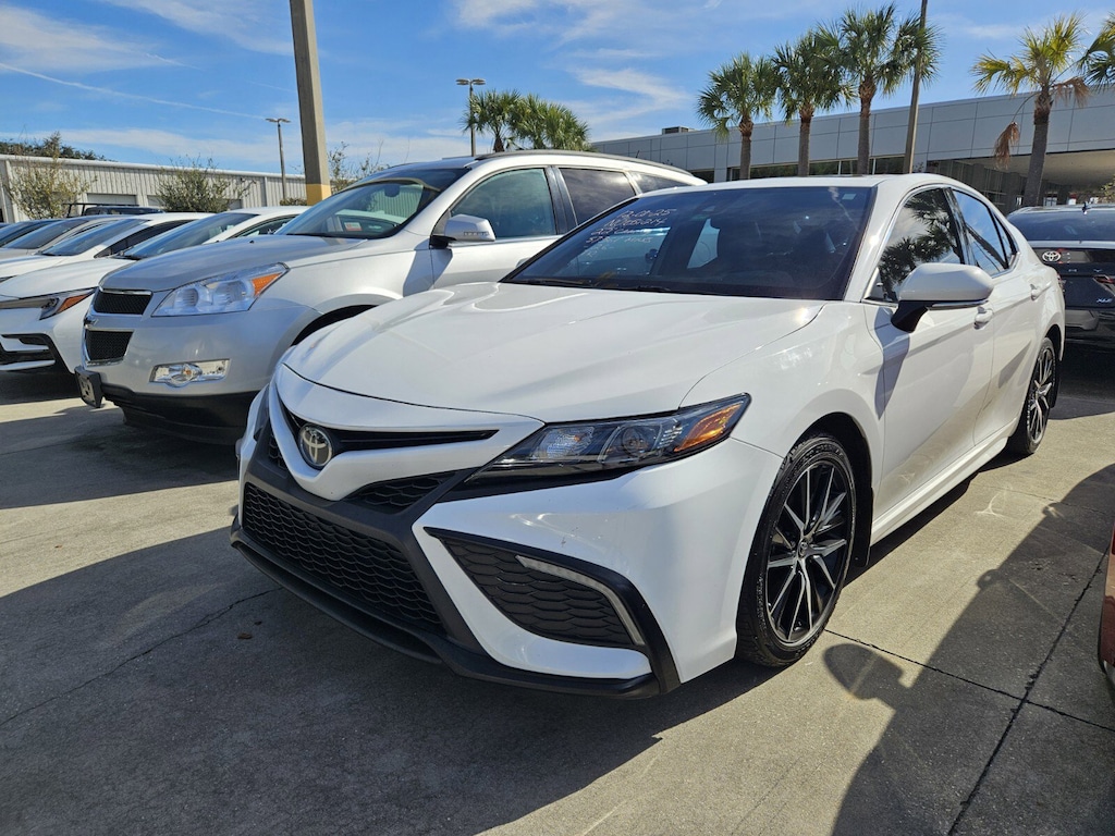 Used 2022 Toyota Camry SE Sedan