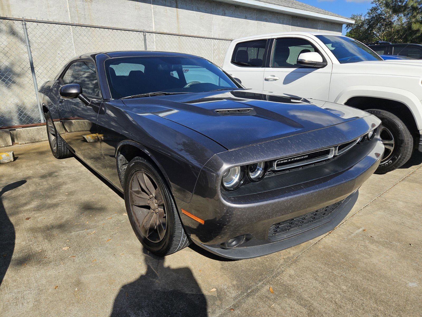 2016 Dodge Challenger SXT photo 3