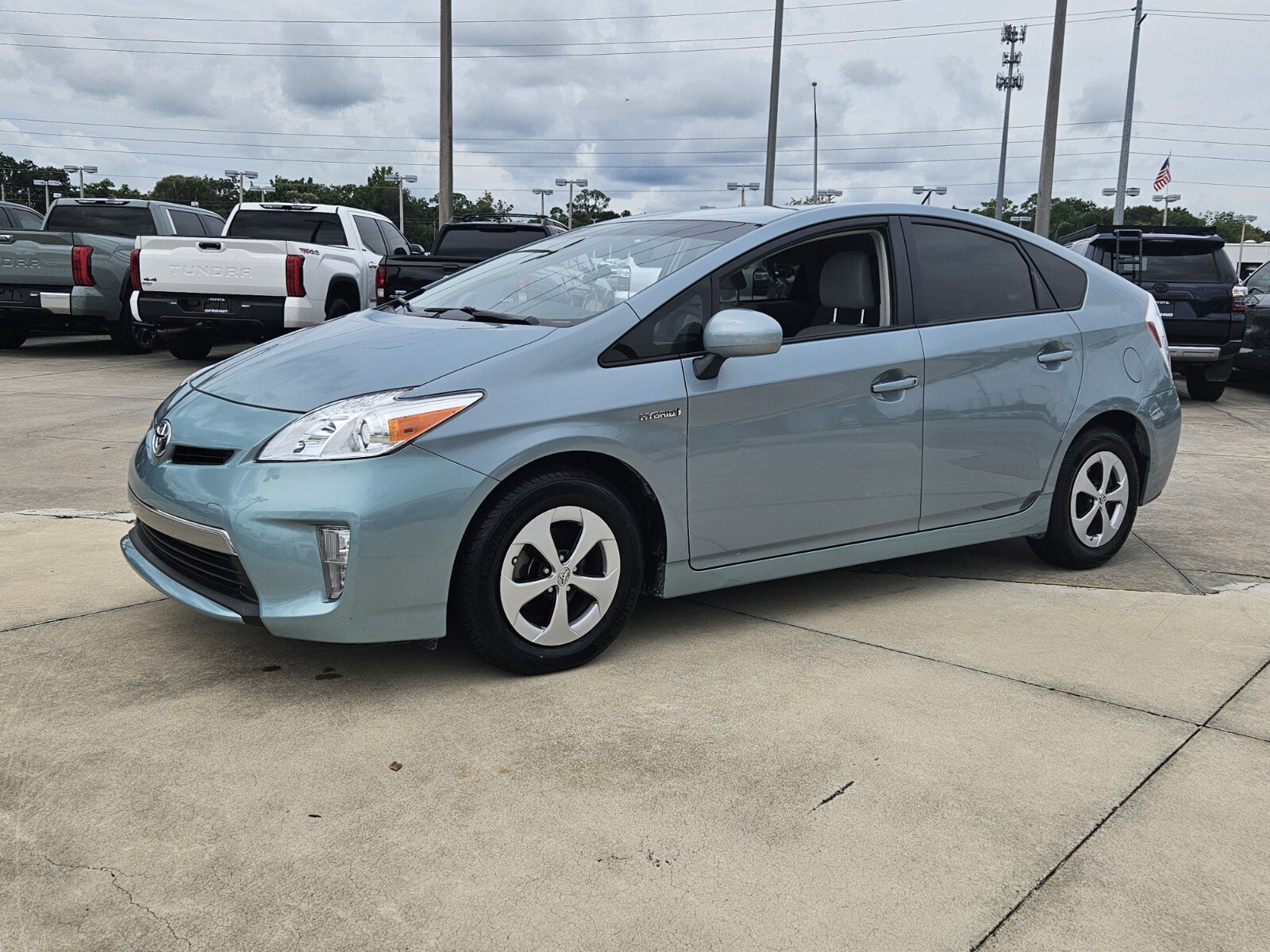 2015 Toyota Prius One photo 2
