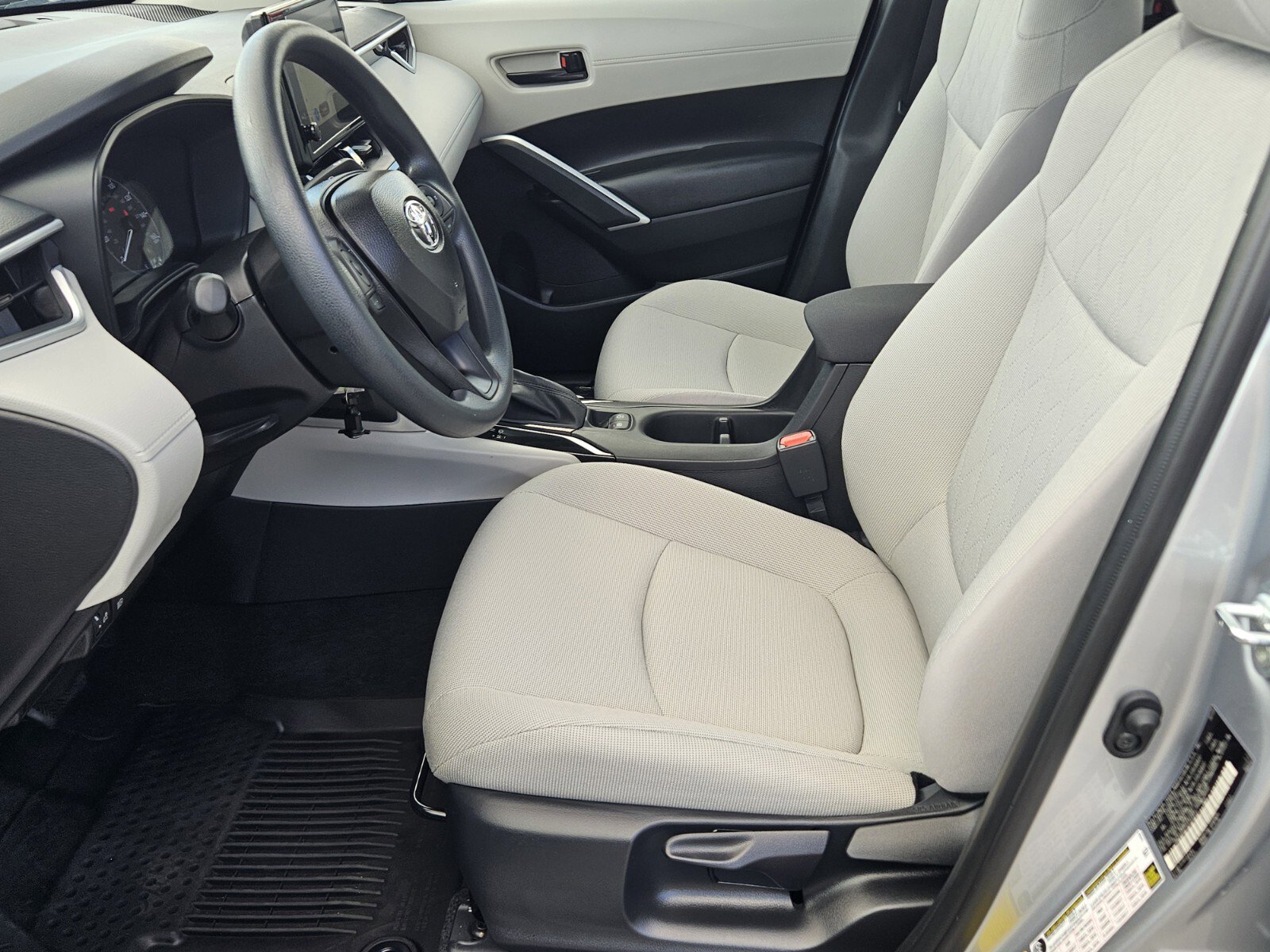 2025 Toyota Corolla Cross L photo 2