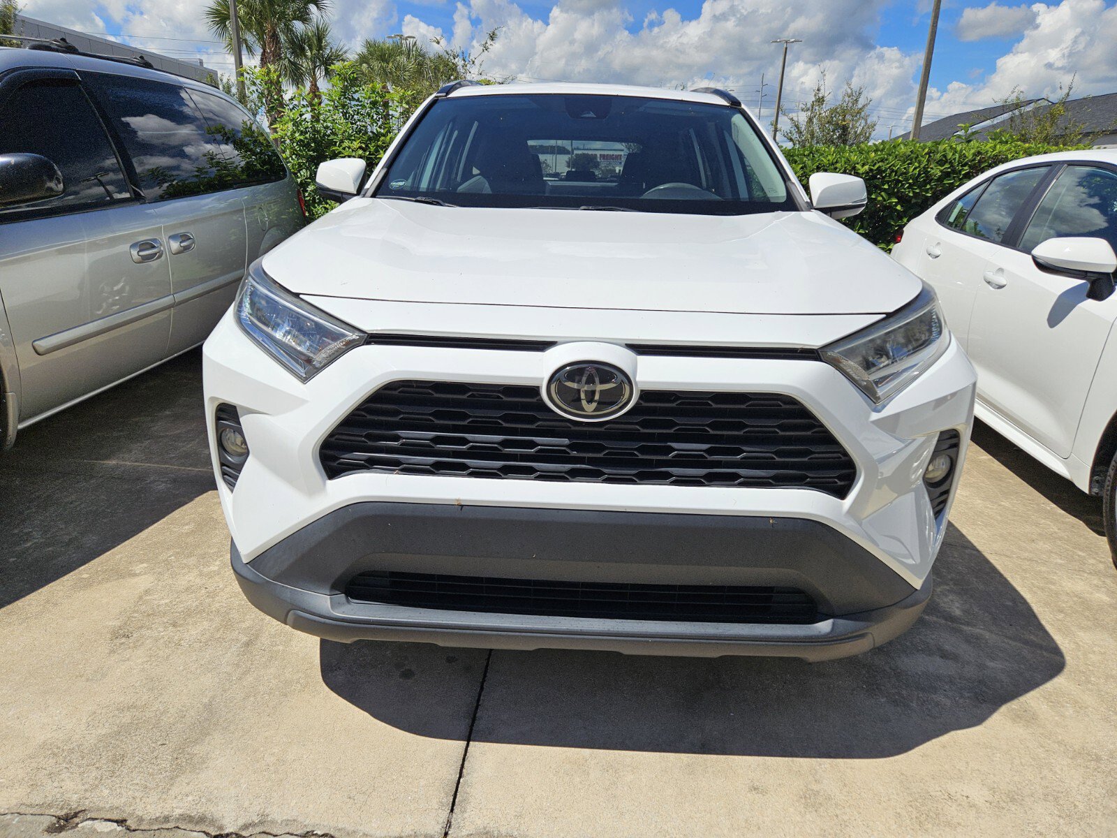 2021 Toyota RAV4 XLE photo 2