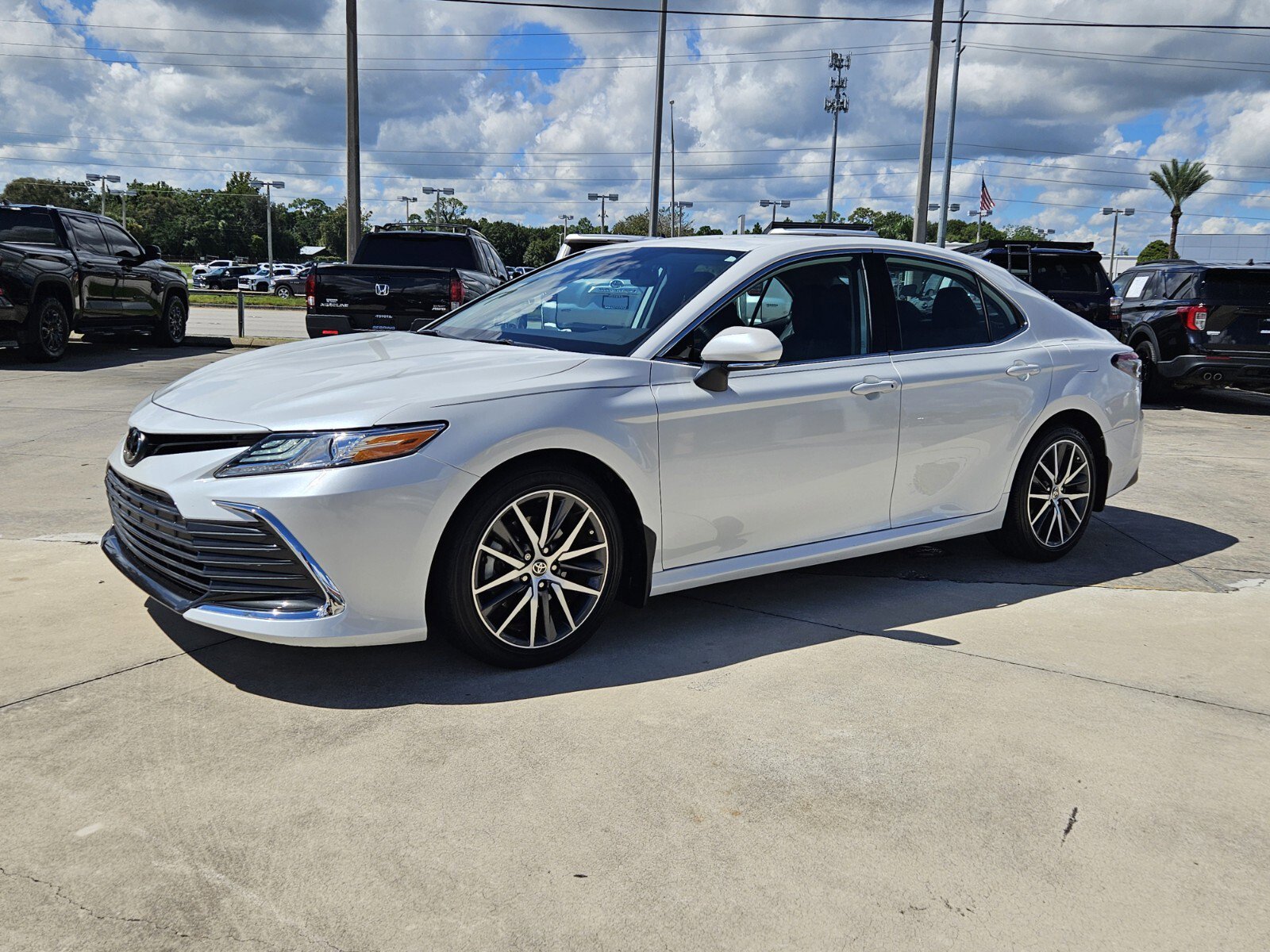 2021 Toyota Camry XLE photo 3