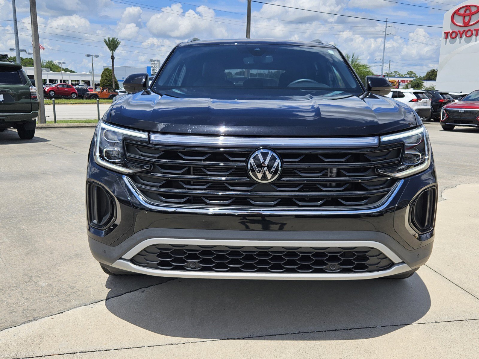 2024 Volkswagen Atlas Cross Sport SE Technology photo 2