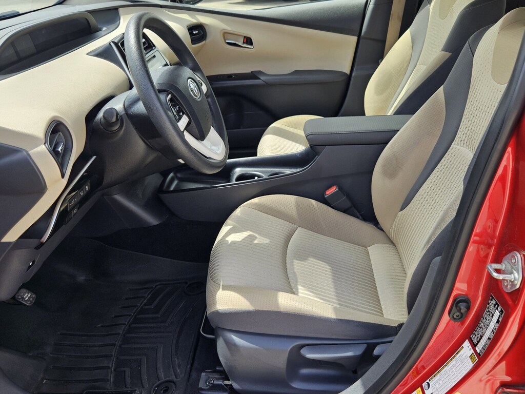 2018 Toyota Prius Two photo 4
