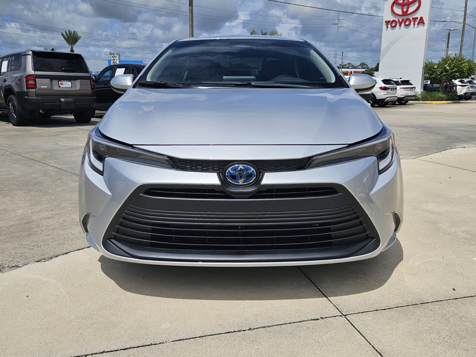 2025 Toyota Corolla Hybrid LE photo 2