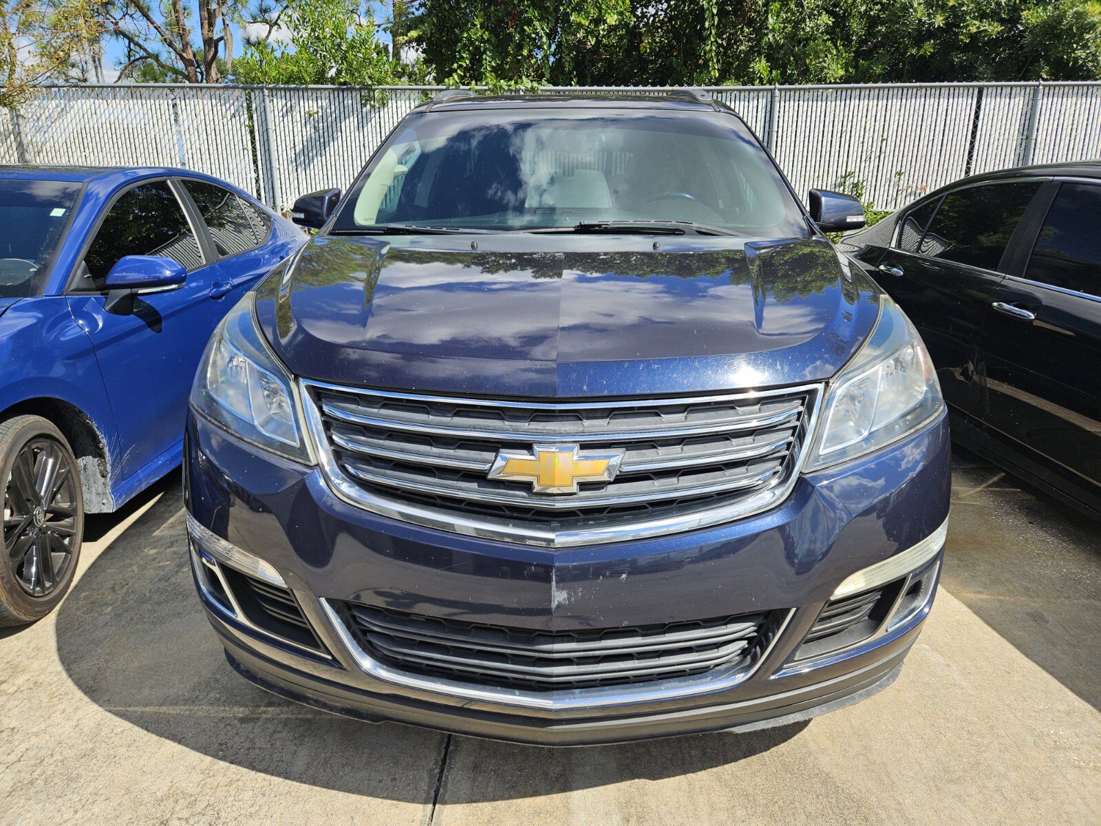 2017 Chevrolet Traverse 2LT photo 2