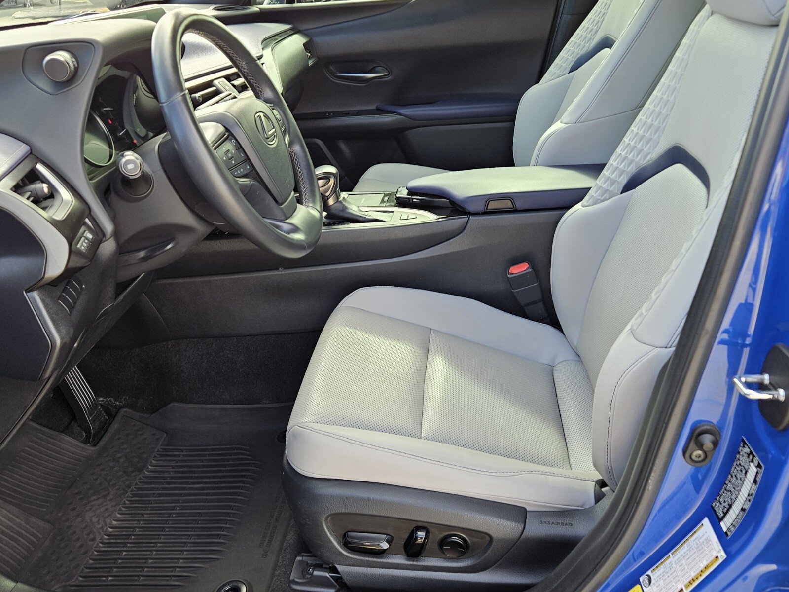 2021 Lexus UX 250h photo 4