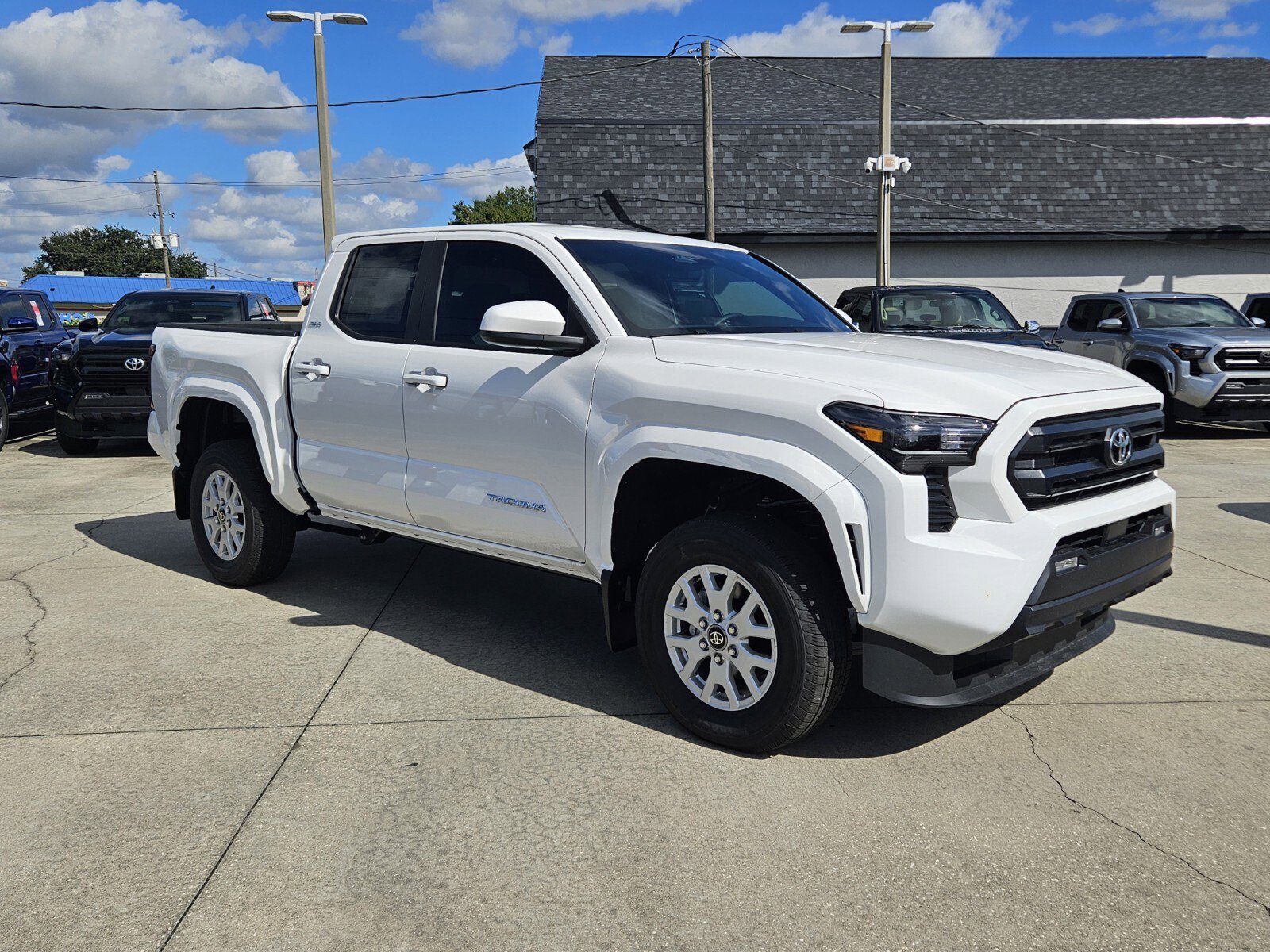 2025 Toyota Tacoma SR5's photo