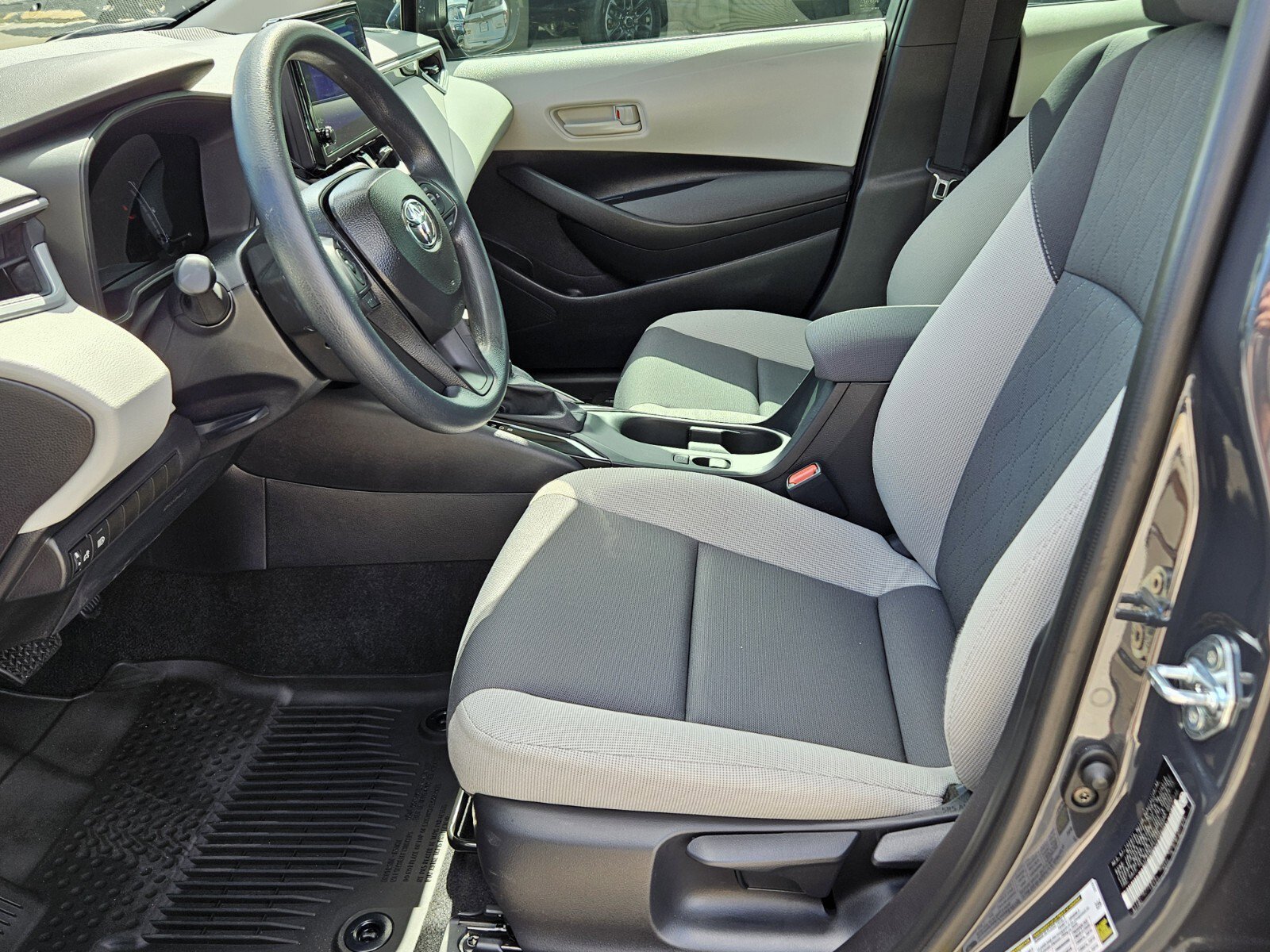 2026 Toyota Corolla LE photo 4