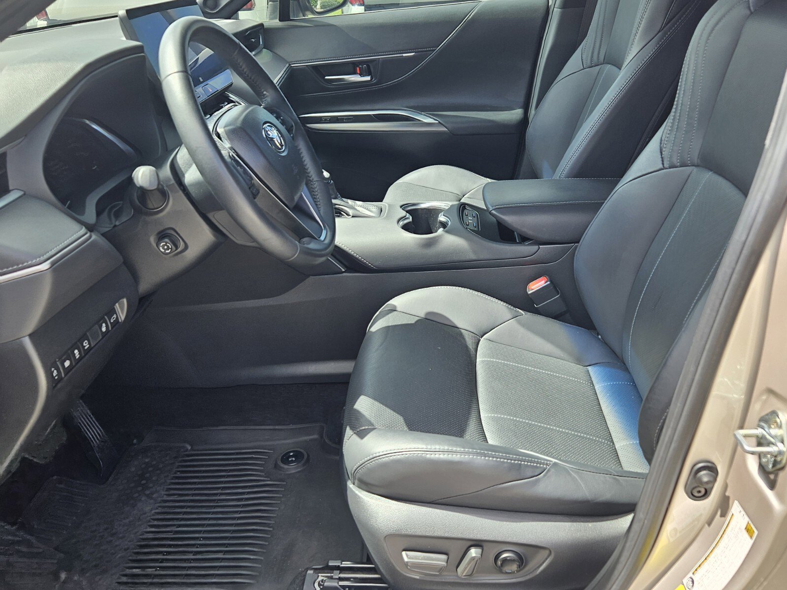 2023 Toyota Venza Limited photo 4