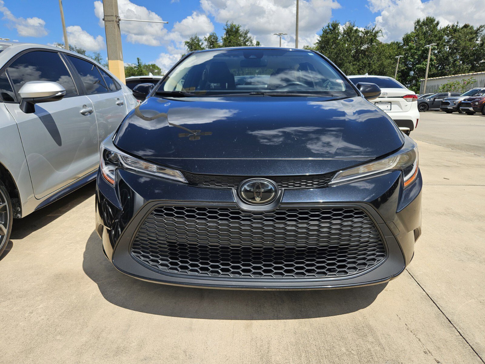 2022 Toyota Corolla LE photo 2