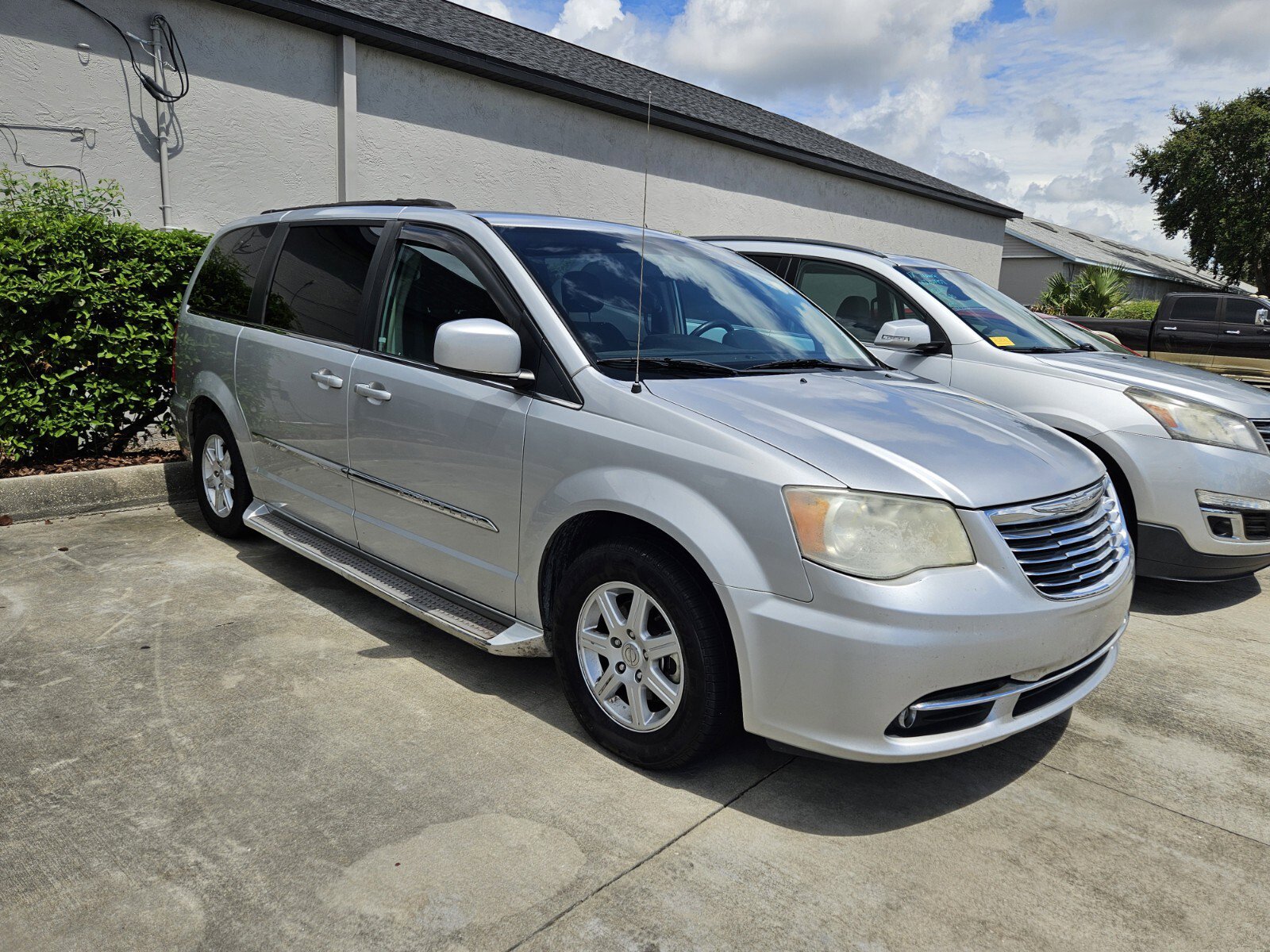 2011 Chrysler Town & Country Touring photo 3