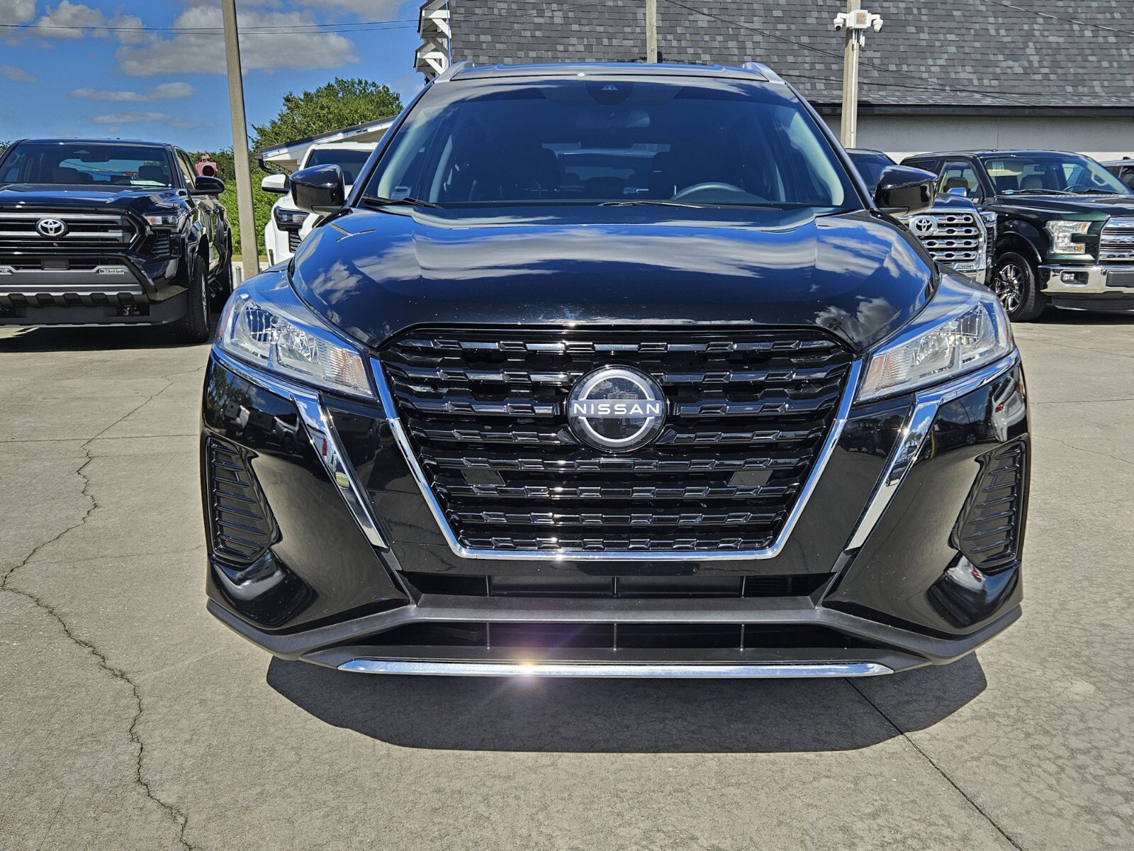 2024 Nissan Kicks SV photo 2