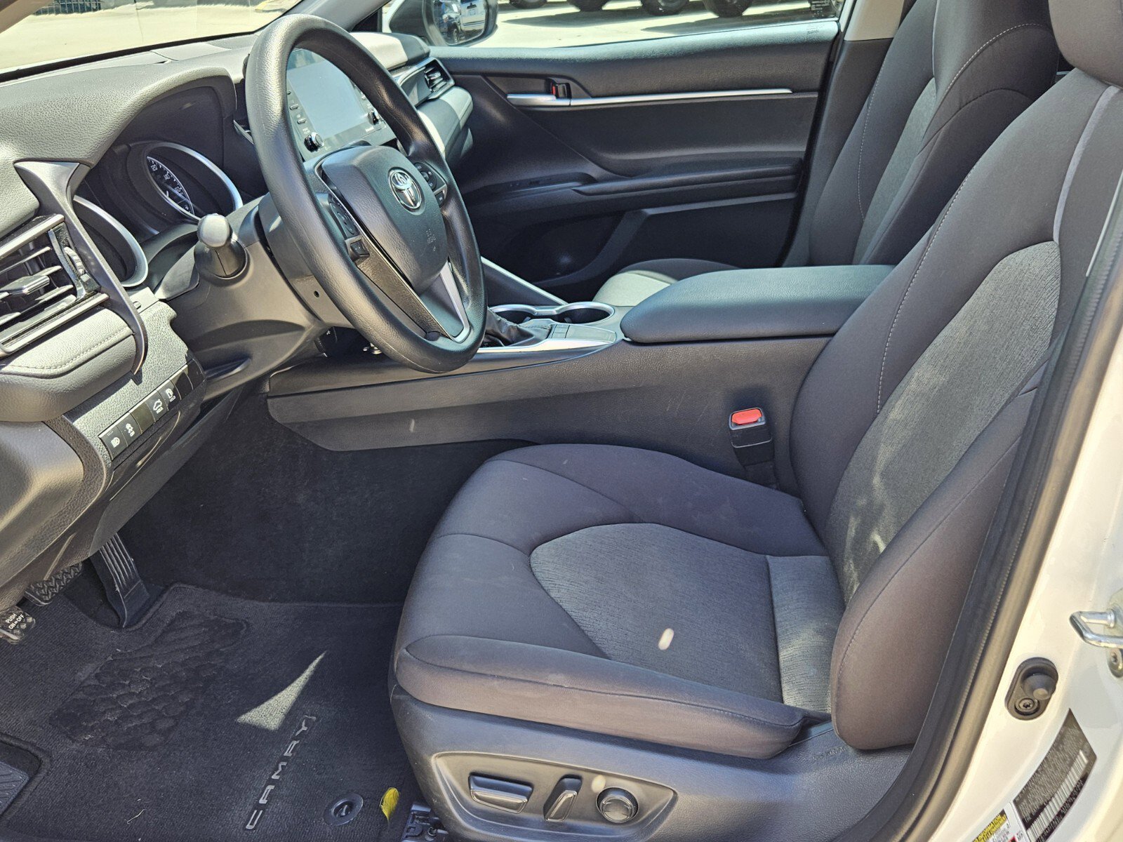 2023 Toyota Camry LE photo 3