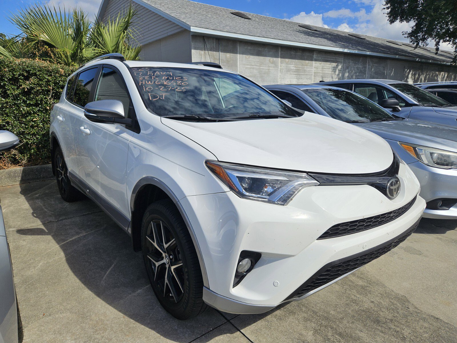 2017 Toyota RAV4 SE photo 3