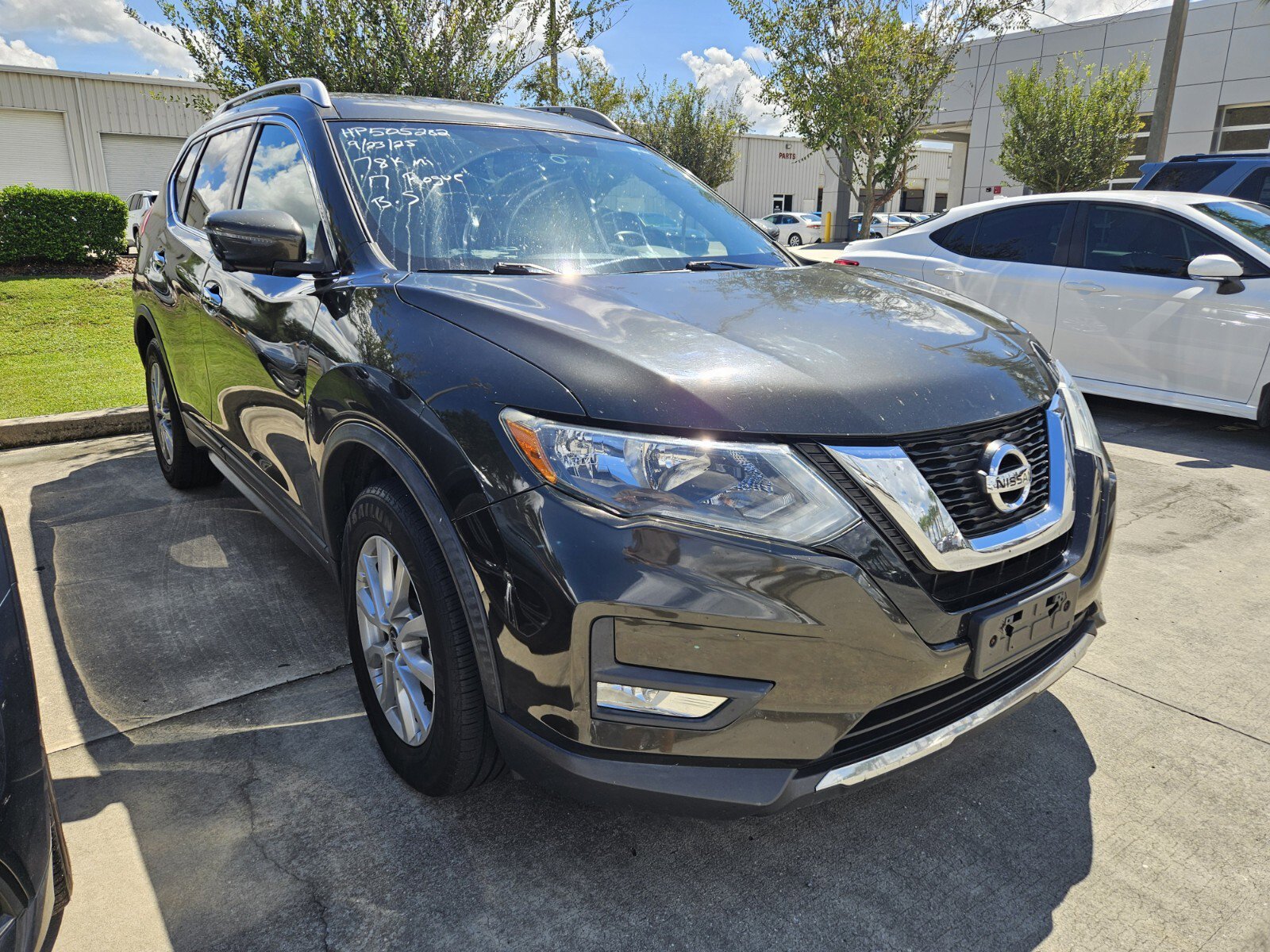 2017 Nissan Rogue SV photo 3