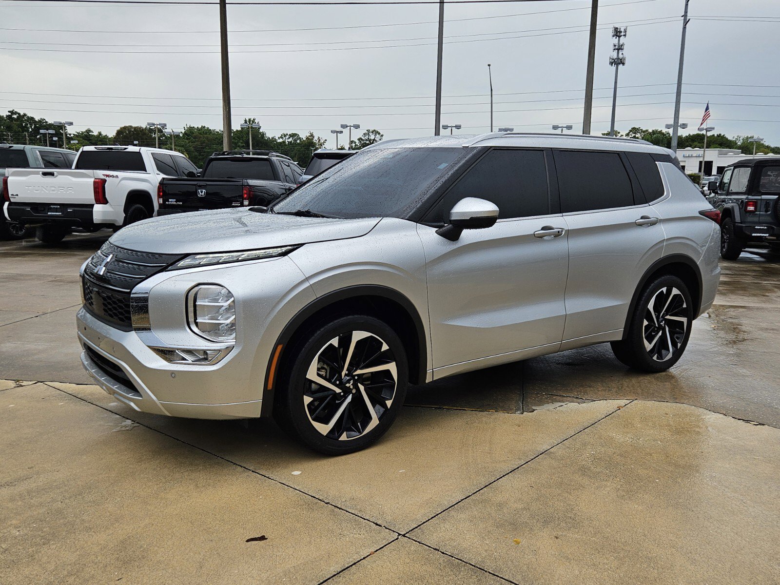 2022 Mitsubishi Outlander SEL photo 3