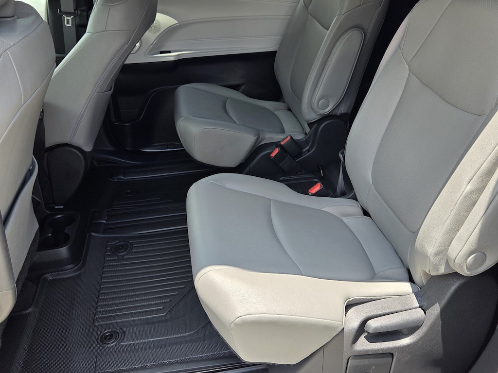 Used 2025 Toyota Sienna XLE 8 Passenger Van Passenger Van