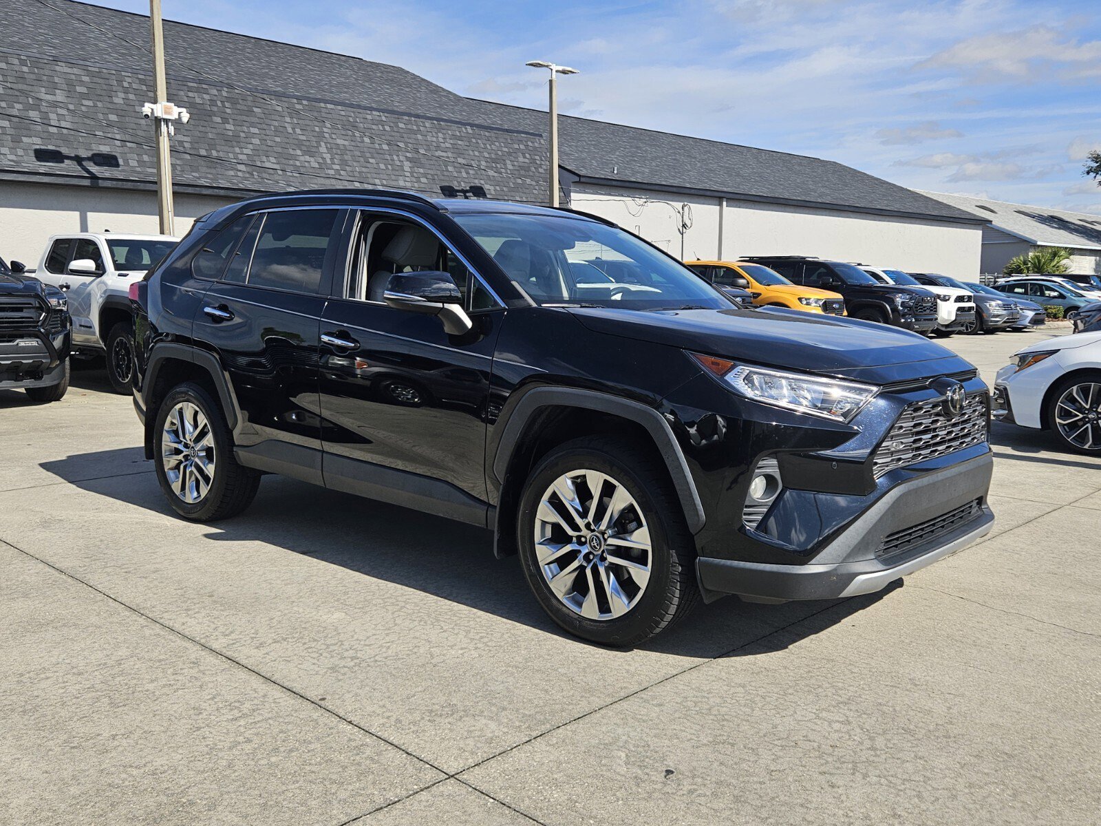 2019 Toyota RAV4 Limited's photo