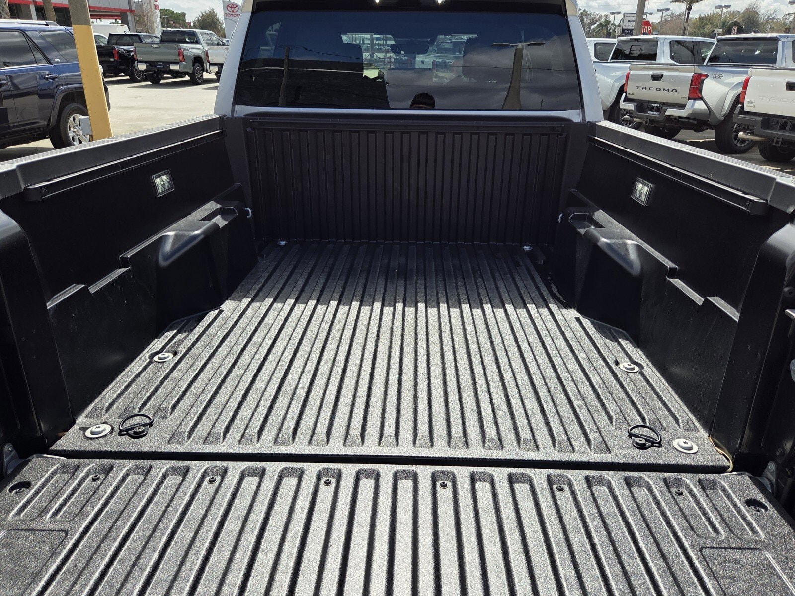 2025 Toyota Tacoma SR5 - Photo 9