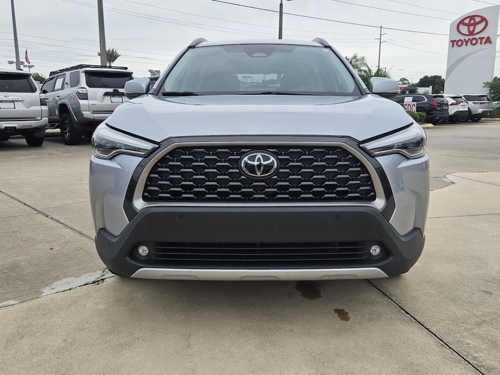 2023 Toyota Corolla Cross XLE photo 2
