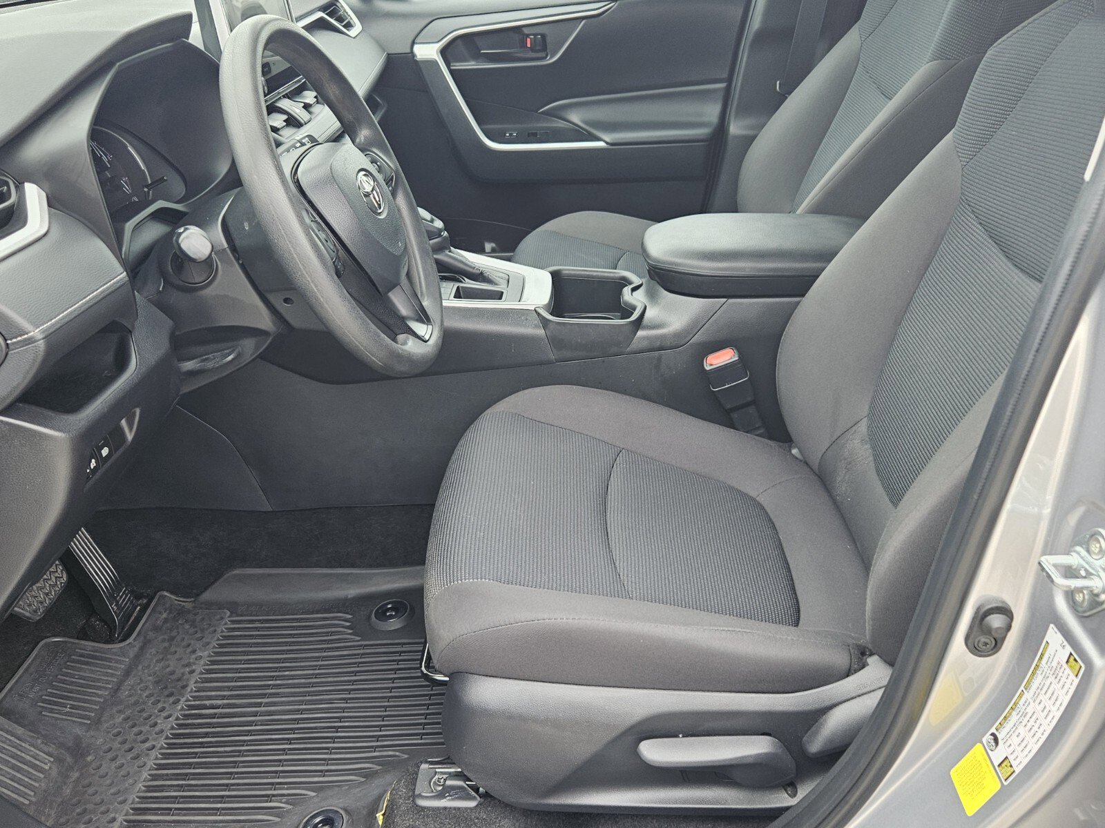 2023 Toyota RAV4 LE photo 4
