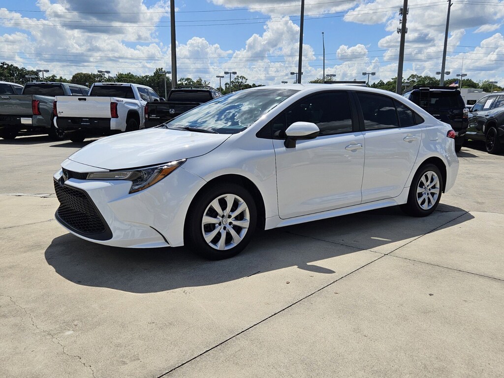 2022 Toyota Corolla LE photo 3