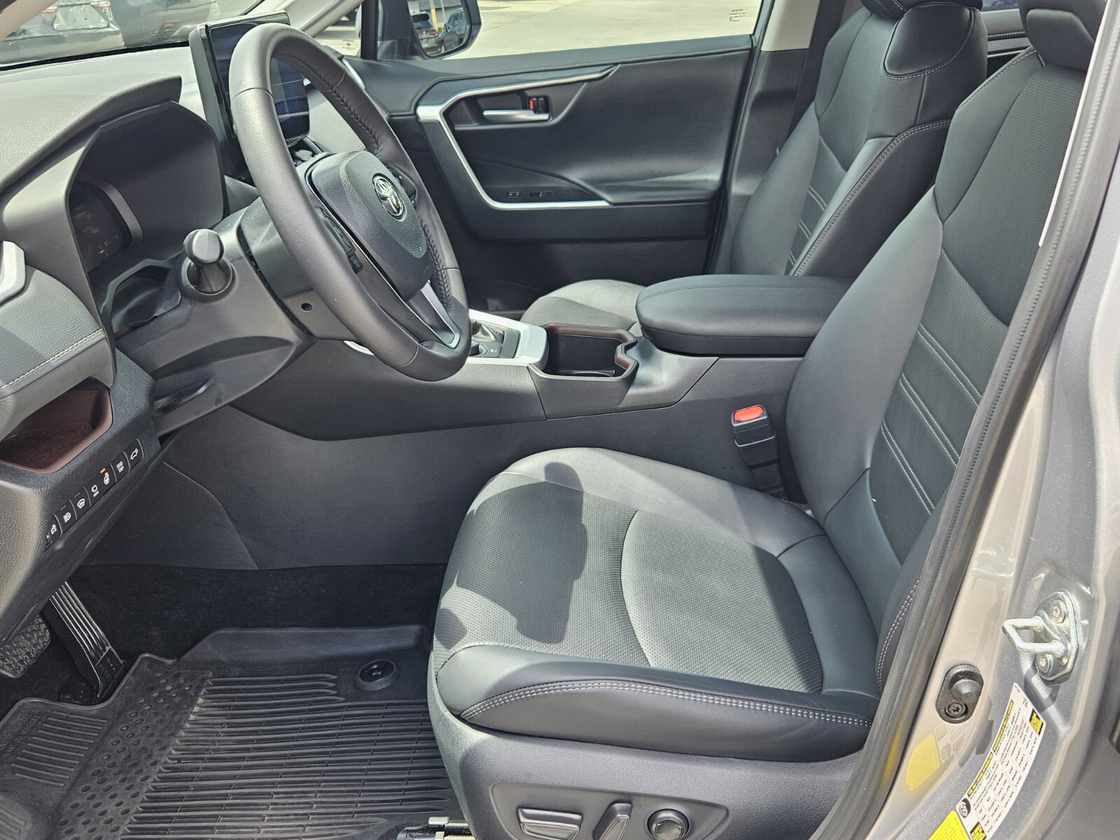 2024 Toyota RAV4 Hybrid Limited photo 4