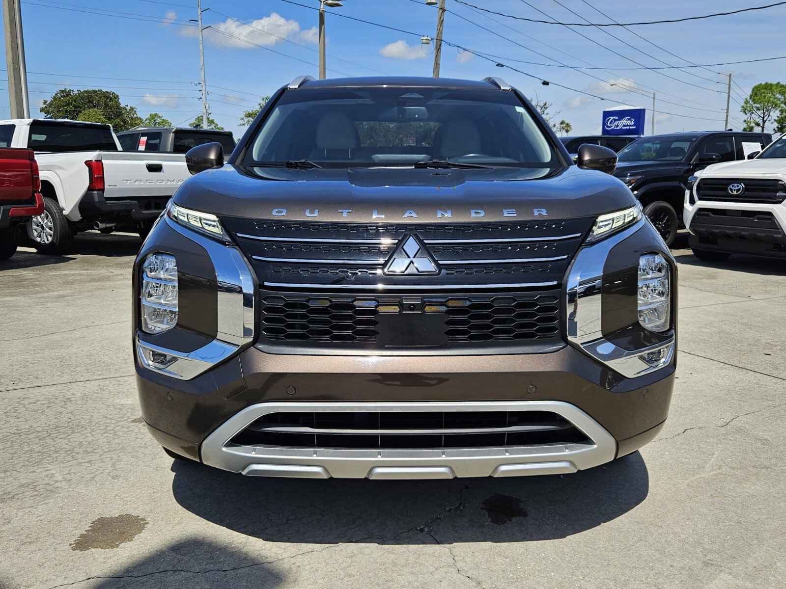 2022 Mitsubishi Outlander SEL photo 2
