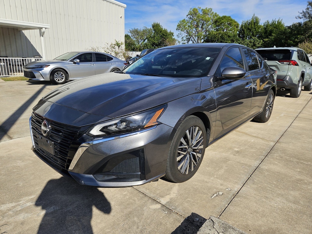 Used 2023 Nissan Altima 2.5 SV Sedan
