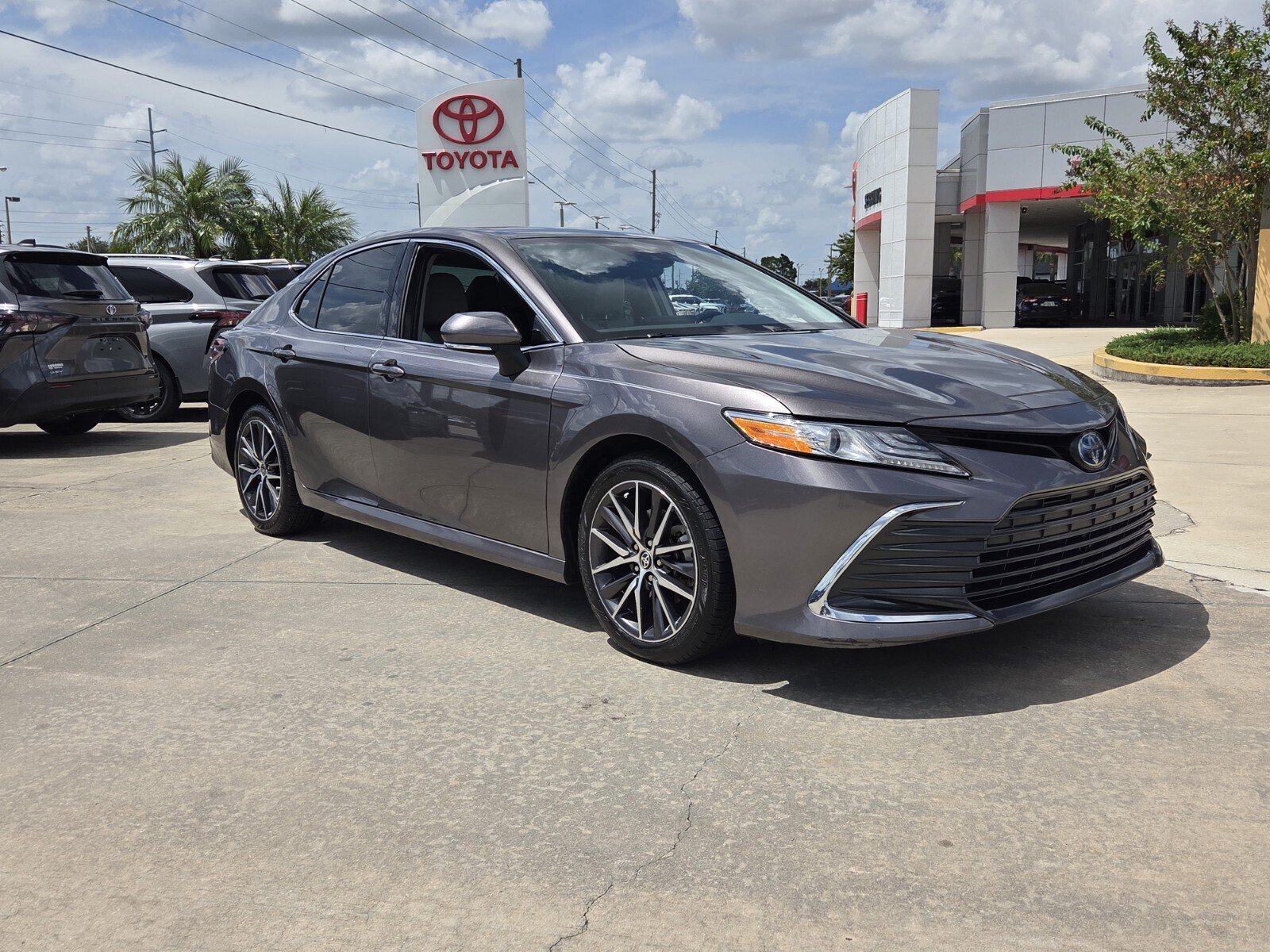 2023 Toyota Camry Hybrid XLE Sedan