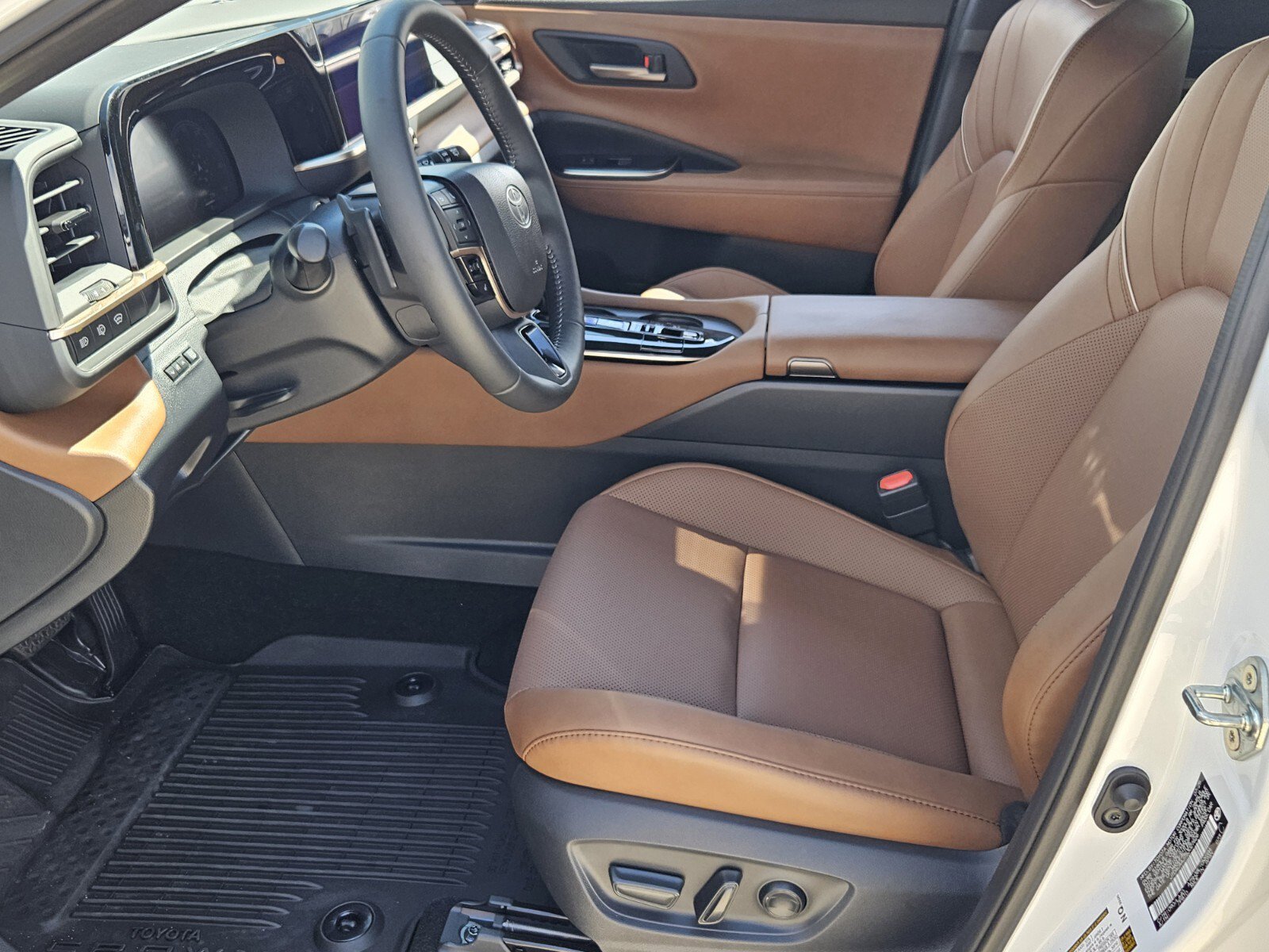 2025 Toyota Crown Signia Limited photo 4