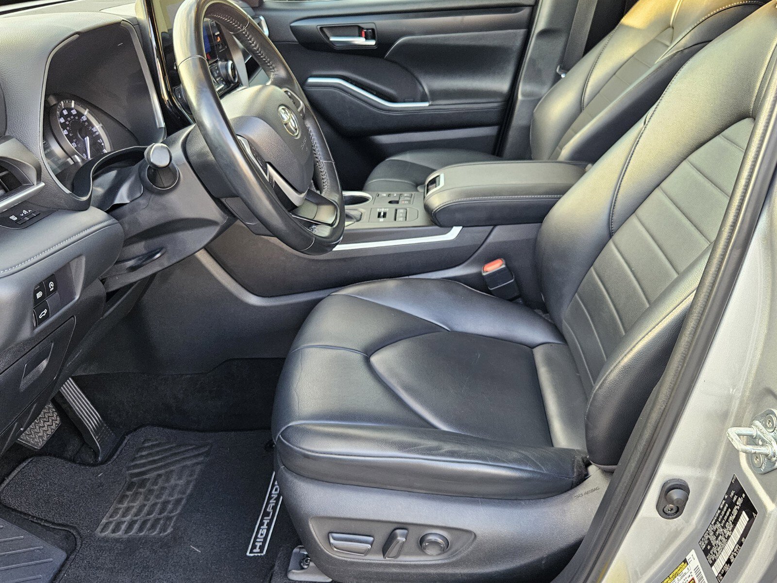 2023 Toyota Highlander XLE photo 4