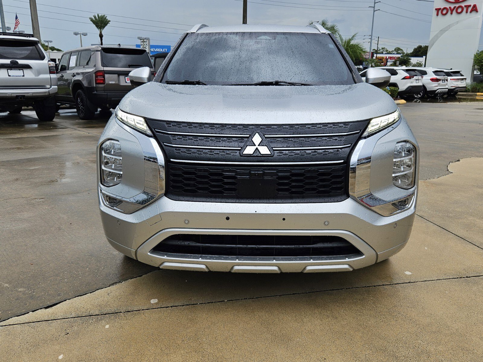2022 Mitsubishi Outlander SEL photo 2