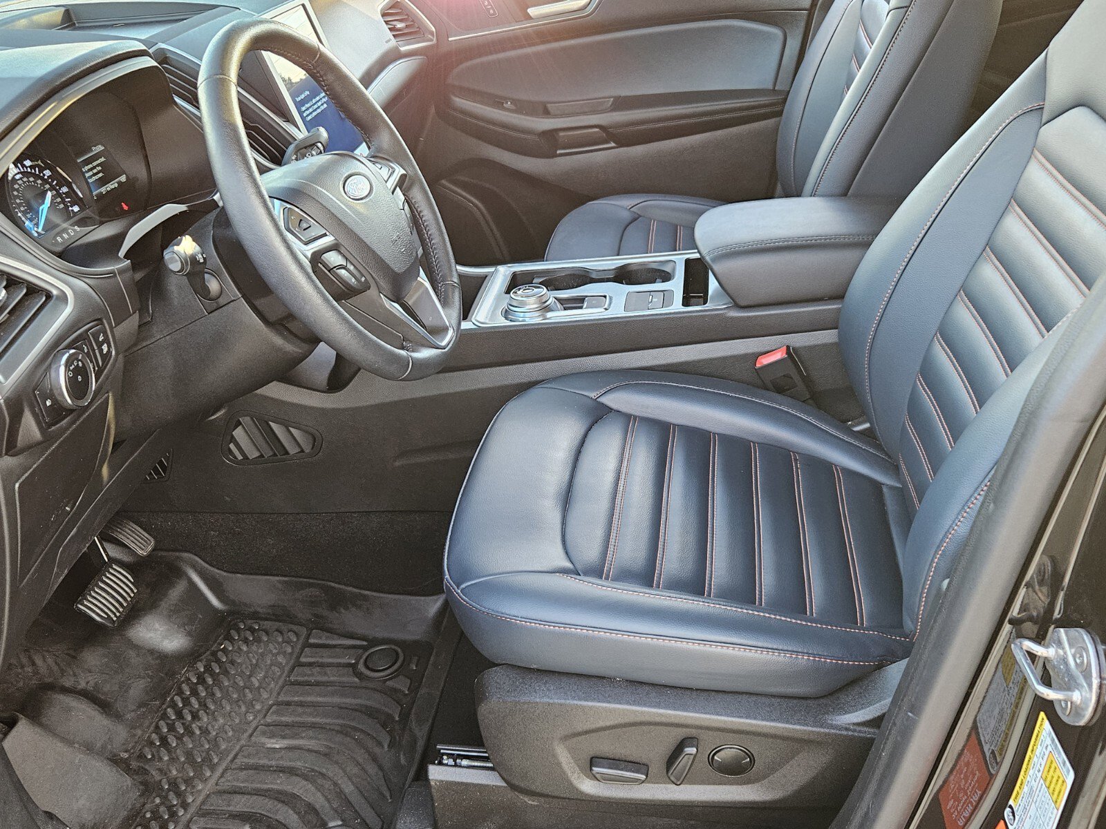 2024 Ford Edge SEL photo 3