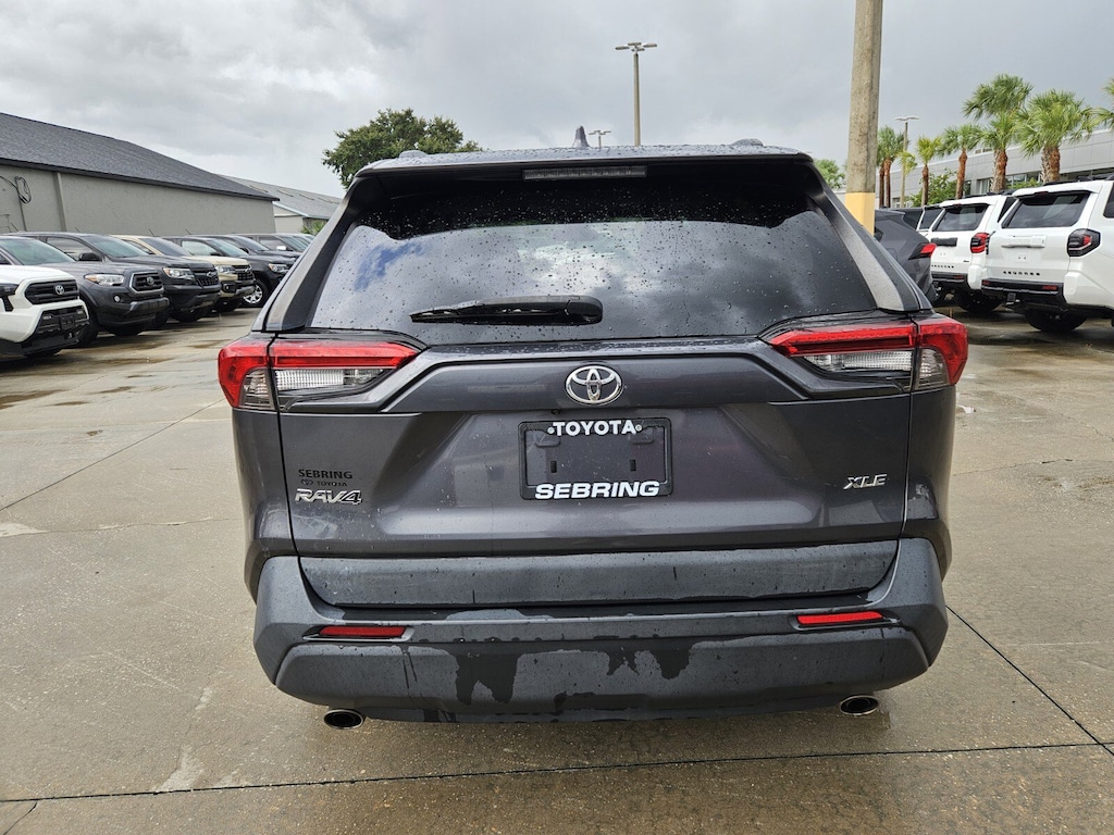 2021 Toyota RAV4 XLE photo 4