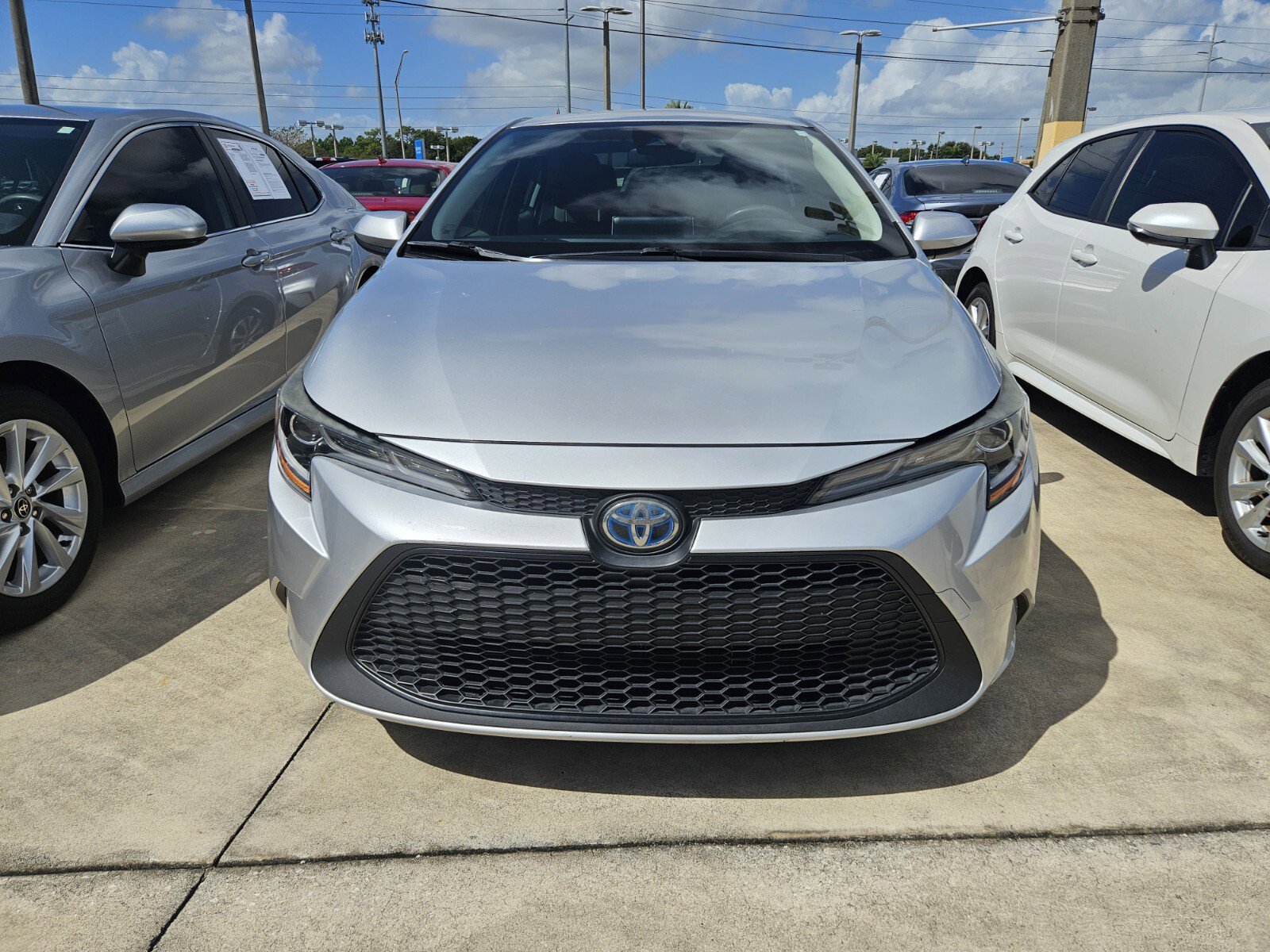 2021 Toyota Corolla Hybrid LE photo 2