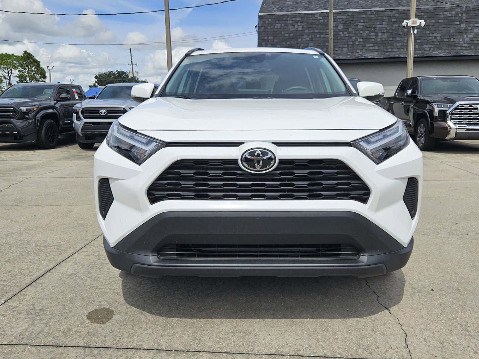 2024 Toyota RAV4 XLE photo 2