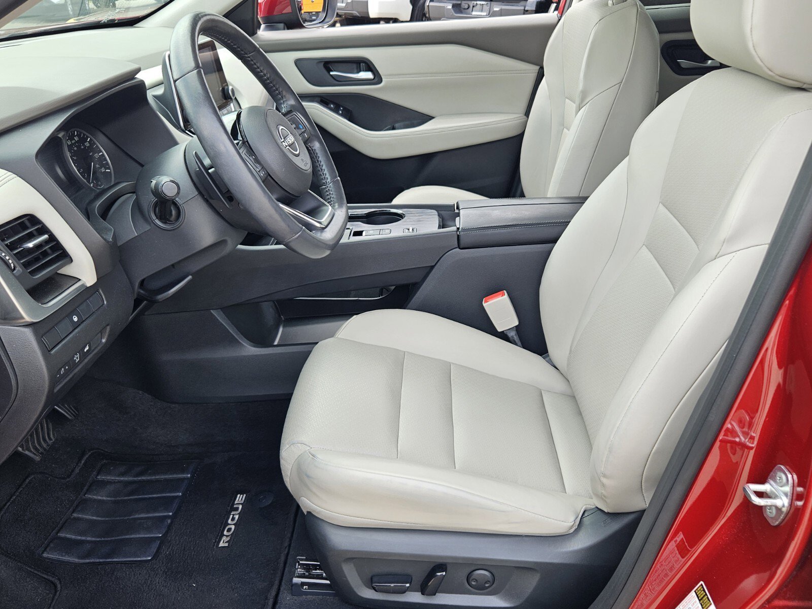 2023 Nissan Rogue SV photo 4