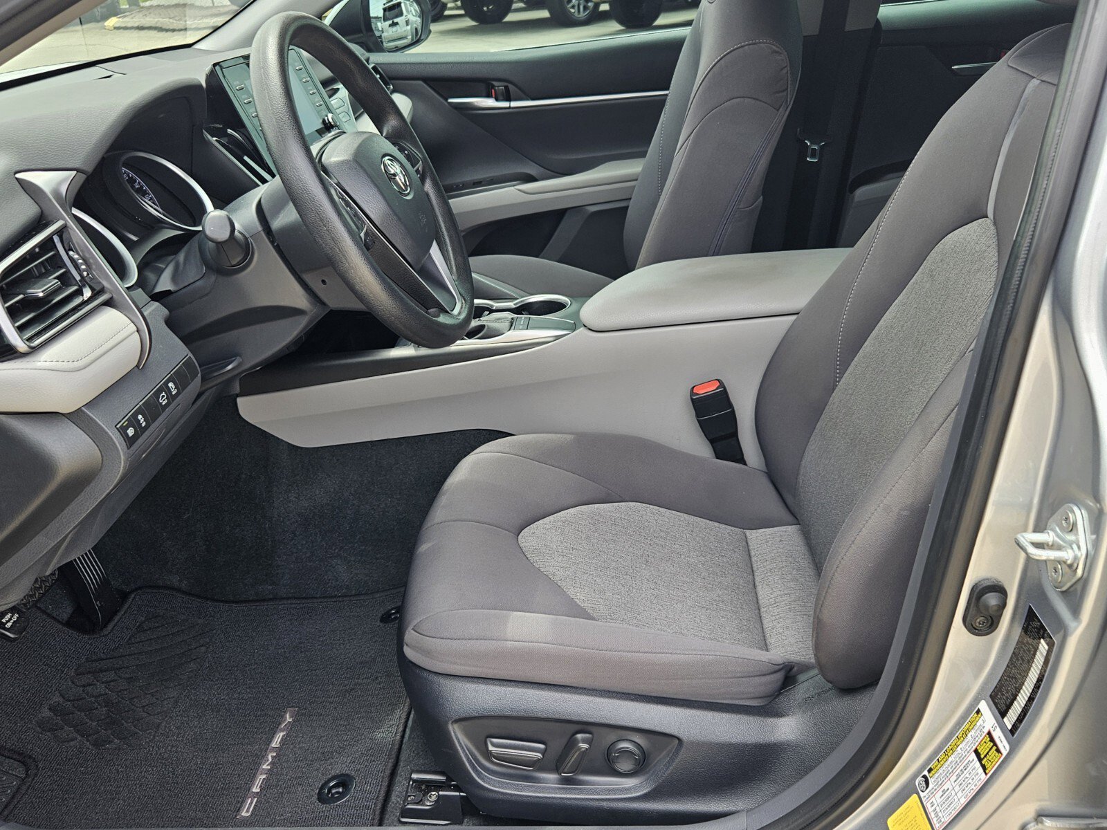 2023 Toyota Camry LE photo 3