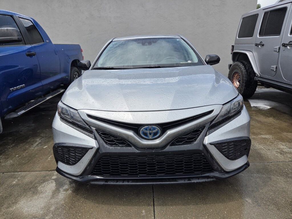Used 2021 Toyota Camry Hybrid SE Sedan
