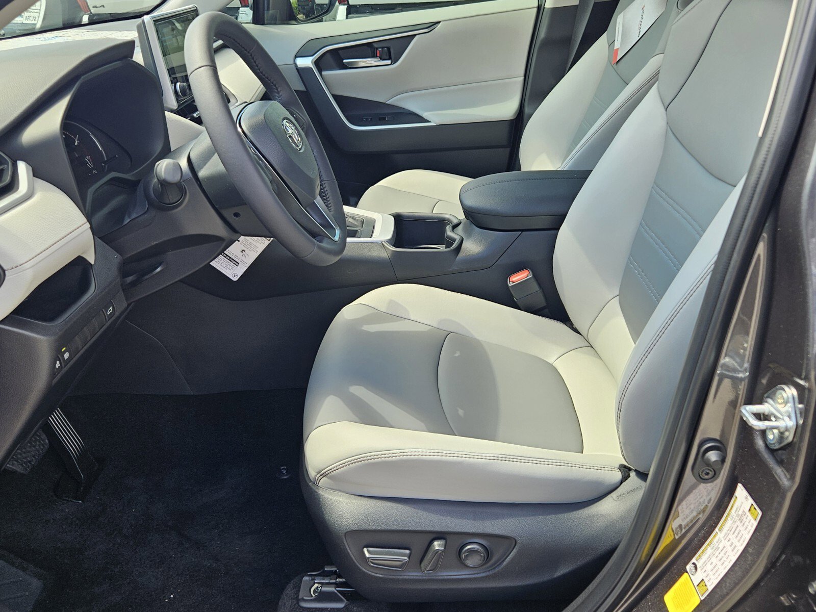 2025 Toyota RAV4 XLE Premium photo 2