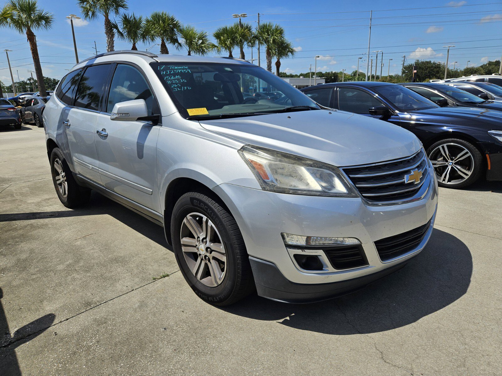 2017 Chevrolet Traverse 2LT photo 2