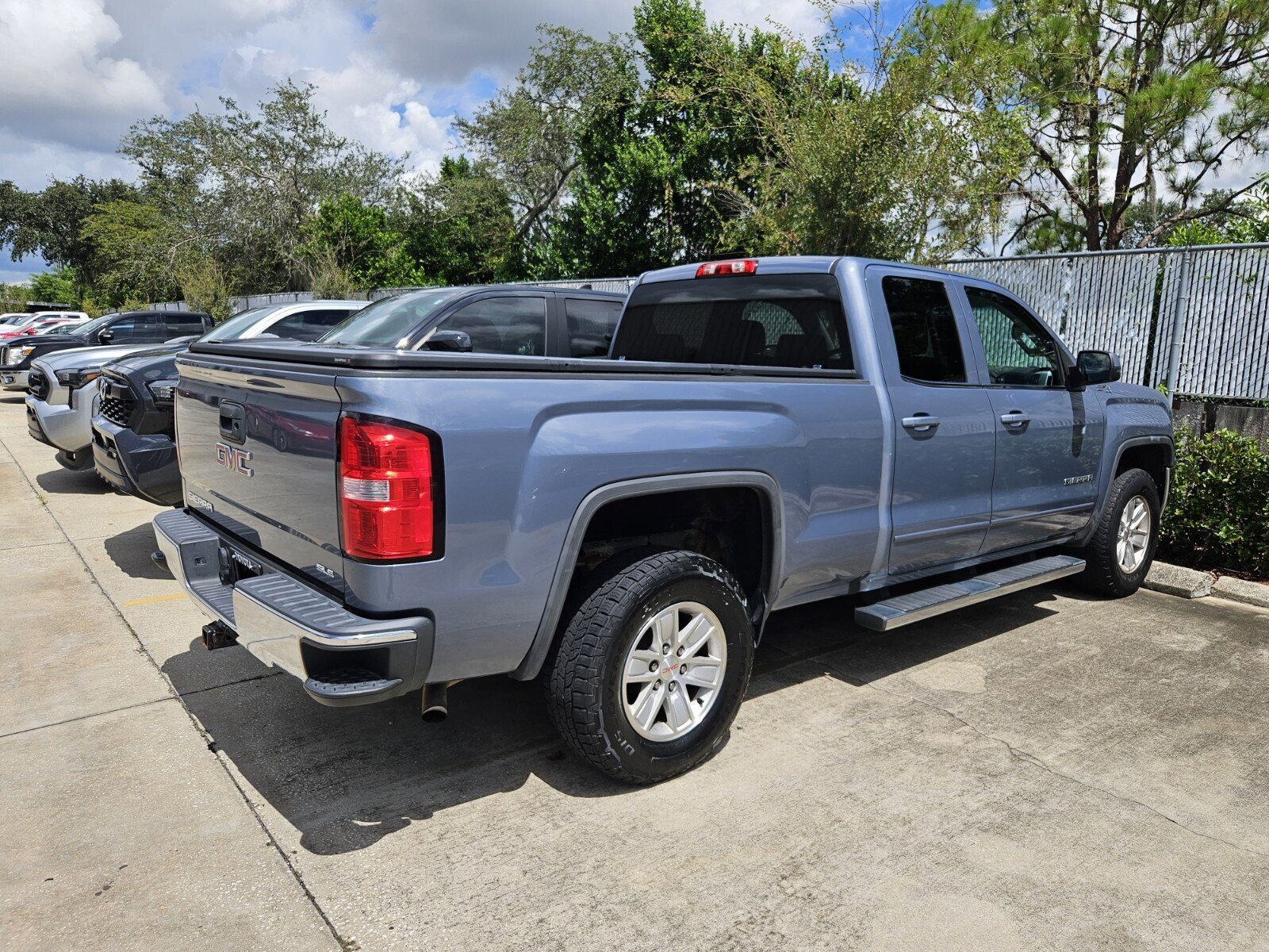 2016 Gmc Sierra 1500 SLE photo 3