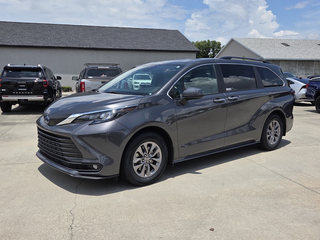 Used 2025 Toyota Sienna XLE 8 Passenger Van Passenger Van