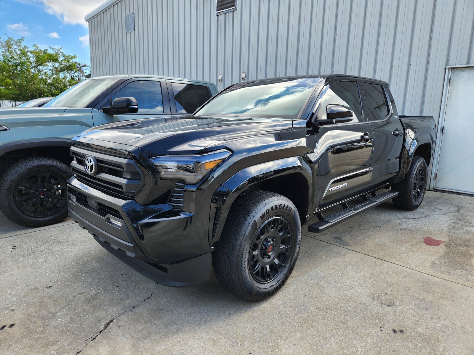 2025 Toyota Tacoma SR5's photo