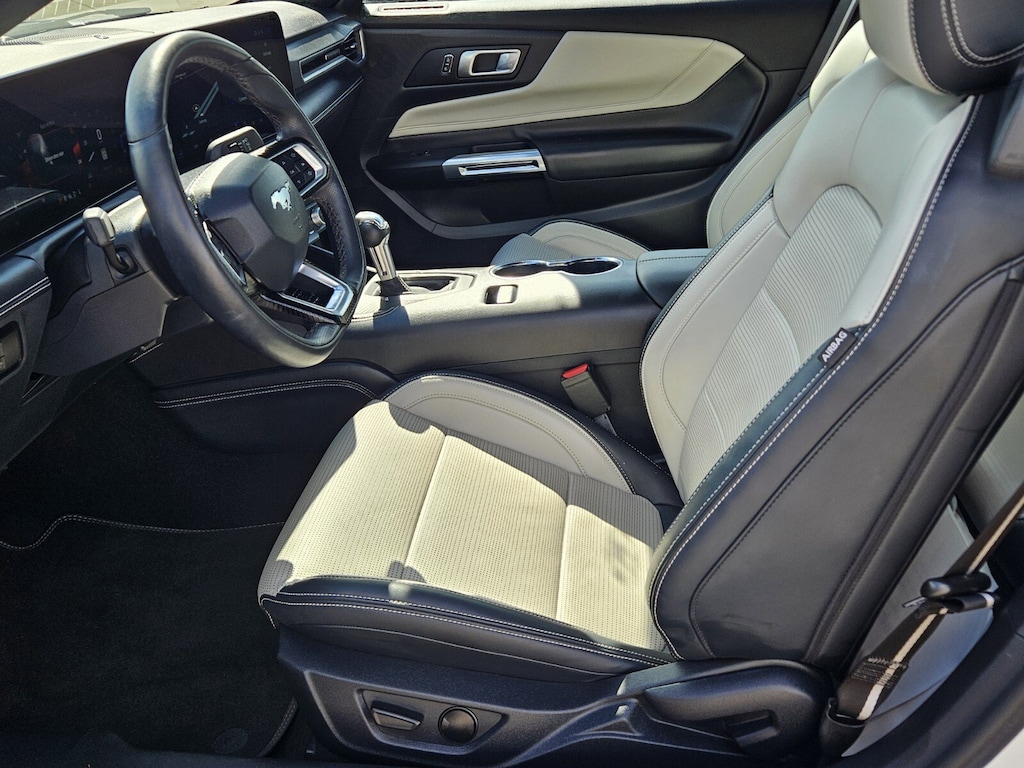 2024 Ford Mustang EcoBoost Premium photo 4