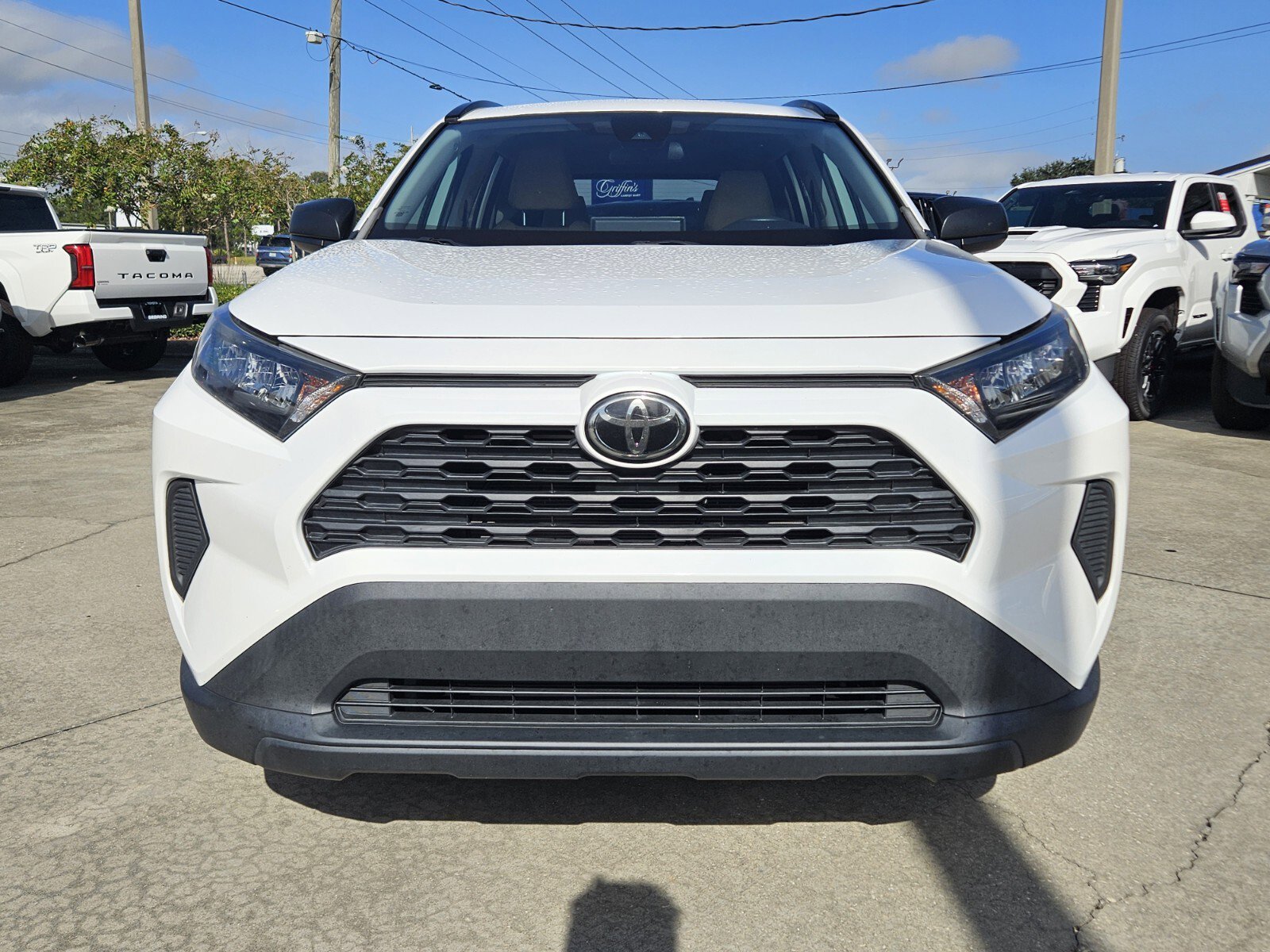 2020 Toyota RAV4 LE photo 2
